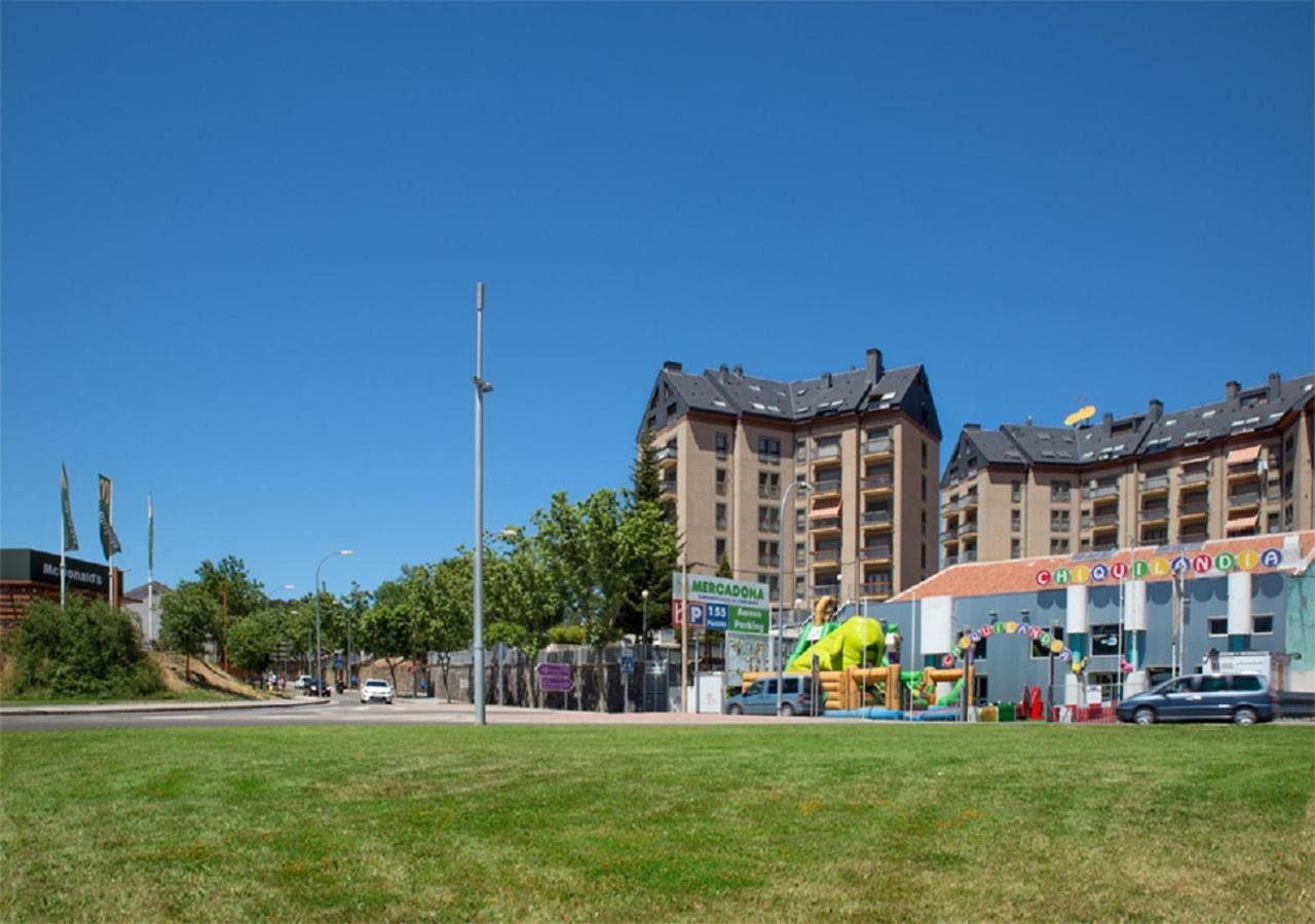 Apartamento Jaca Appartement Buitenkant foto